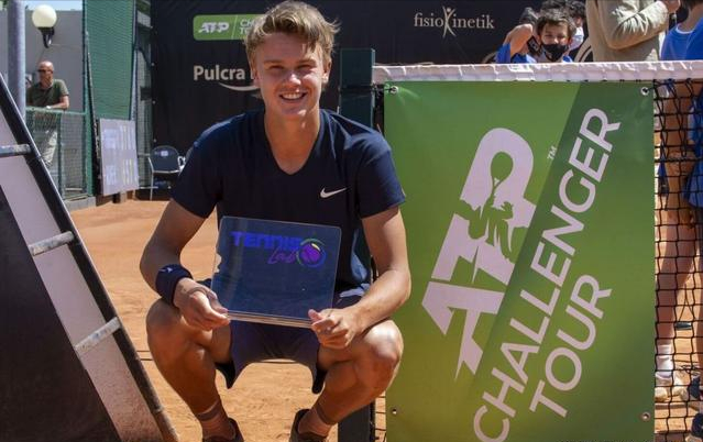 球员的每一 球员的每一